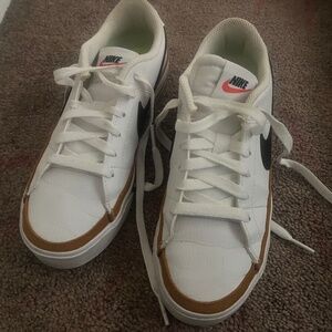 Nike women’s court legacy tennis shoes